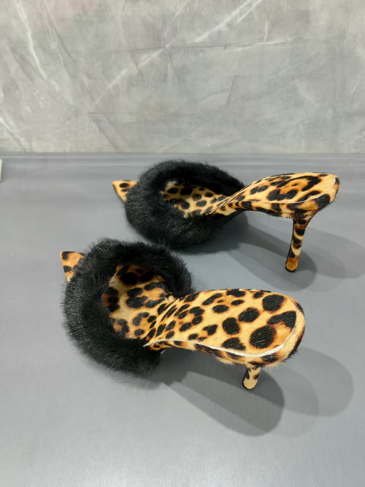 Street Fashion Lady - Leopard Print Fur Trim Women Stiletto
