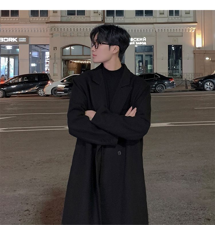 Street Fashion England - Trench Coat Man Winter Ice Age