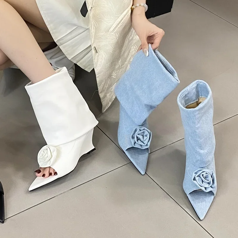 Street Fashion Lady - Fashion Street Style Design Flowers Peep