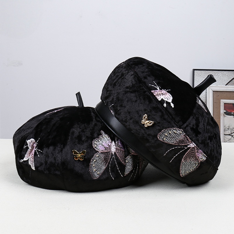 Fashionable Butterfly Embroide – обзор и цена Street Fashion Pose