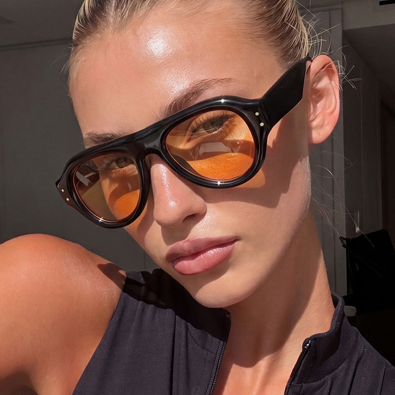 Rice stud frog-shaped sunglass – обзор и цена Street Fashion Pose
