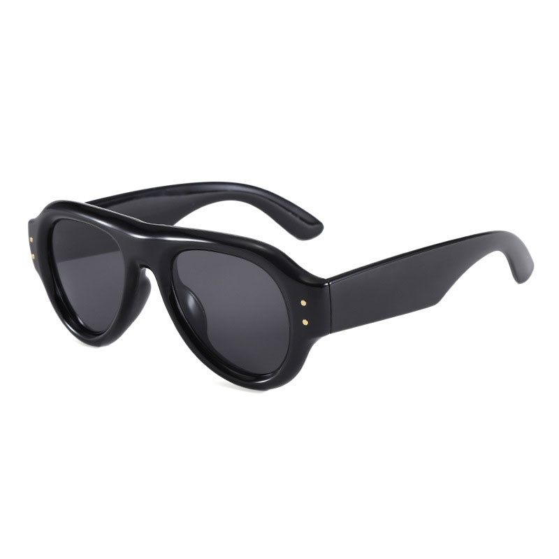 Rice stud frog-shaped sunglass – обзор и цена Street Fashion Pose